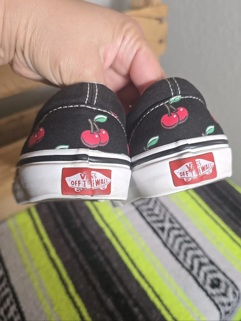 Vans Classic Slip-On Cherry Print — Black/Red Size:7 - Picture 3 of 7